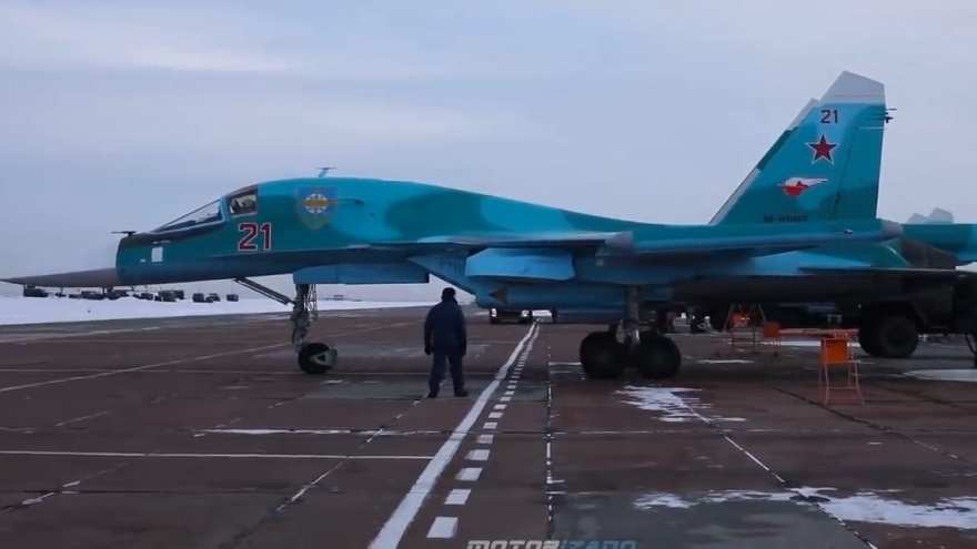 Cận cảnh tiêm cường kích Su-34 của Nga chuẩn bị cất cánh